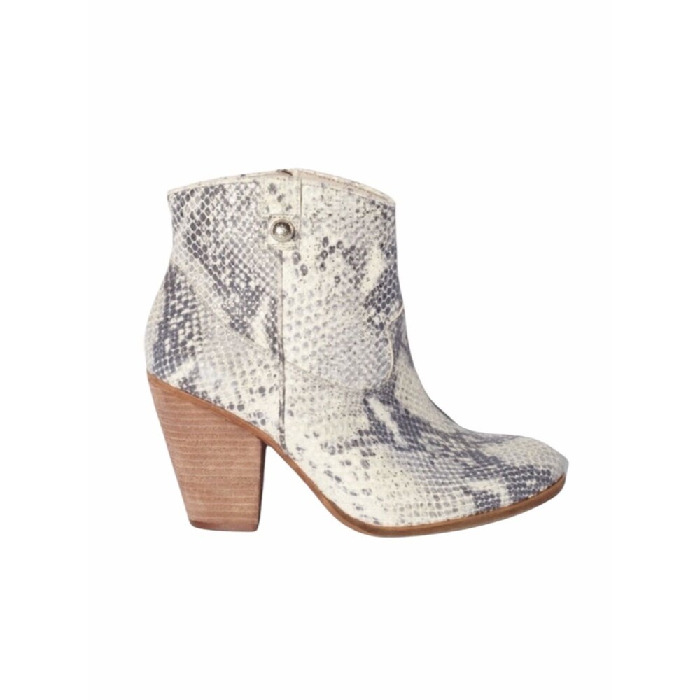 Vince Camuto Hammerton Snake Leather Boots Size 9.5W NWOT